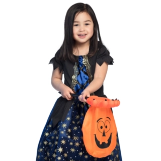 Gresskar Trick Or Treat Pose