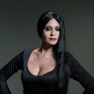 Wednesday® Morticia Parykk
